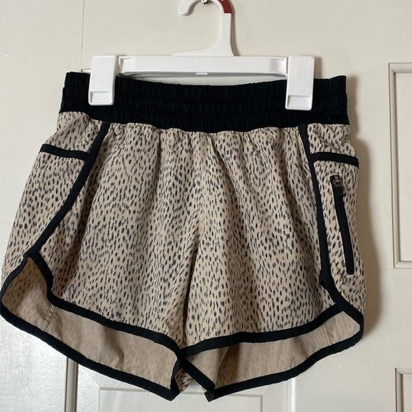 Lululemon Tracker Short III 4 Way Stretch Lined Dotie Dash Size‎ 6 - Picture 1 of 6